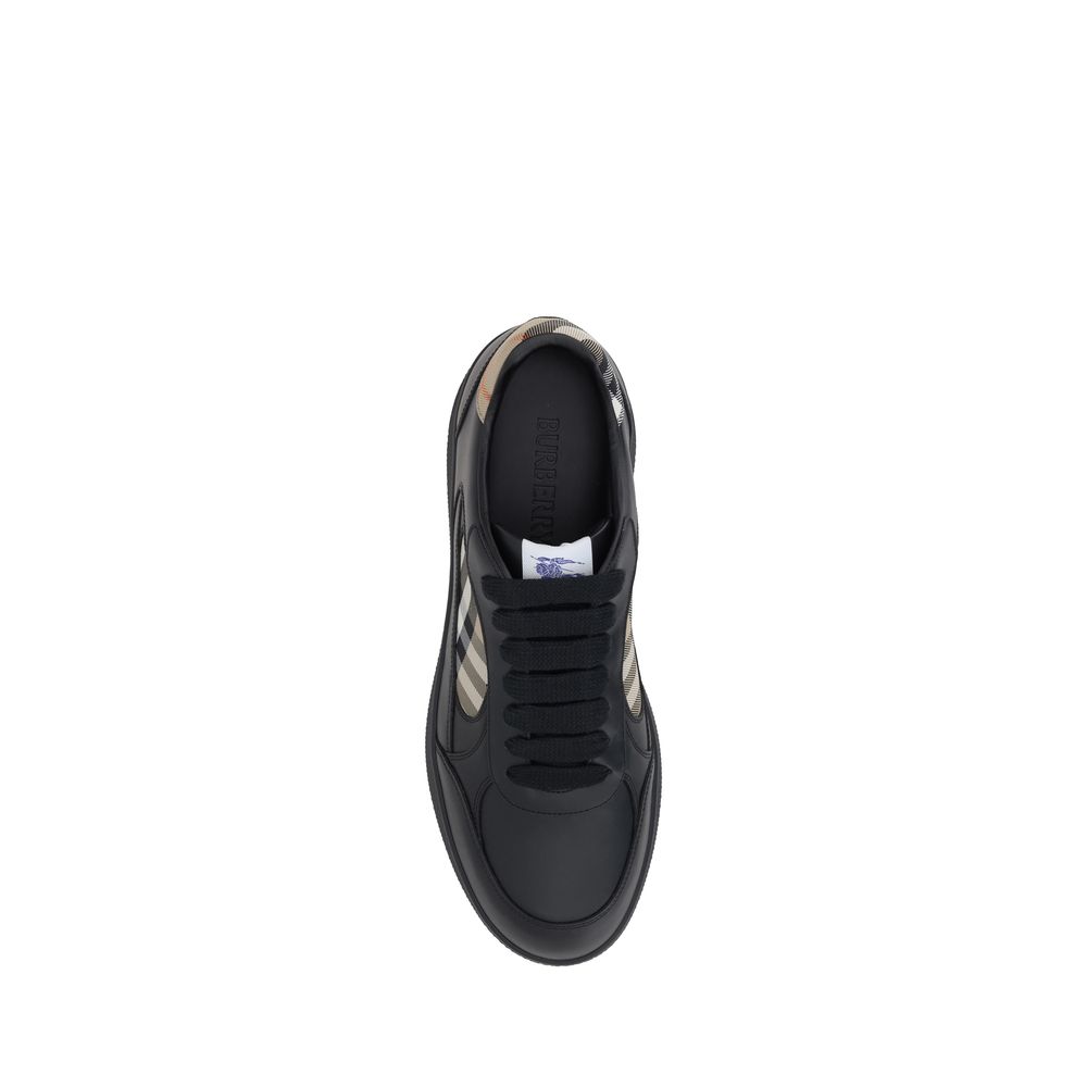 Sneakers Low Top Burberry in Pelle Nera, Pannello Check Laterale e EKD