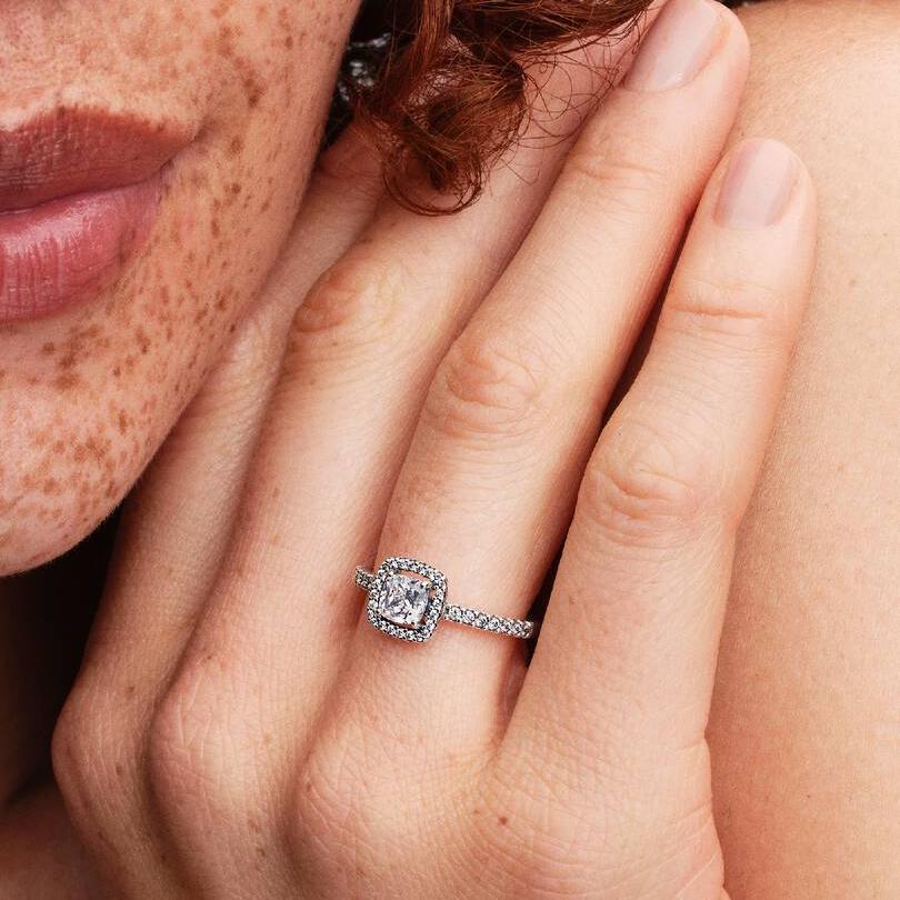 Anello Pandora Punto Luce Quadrato Pavè 193555C02