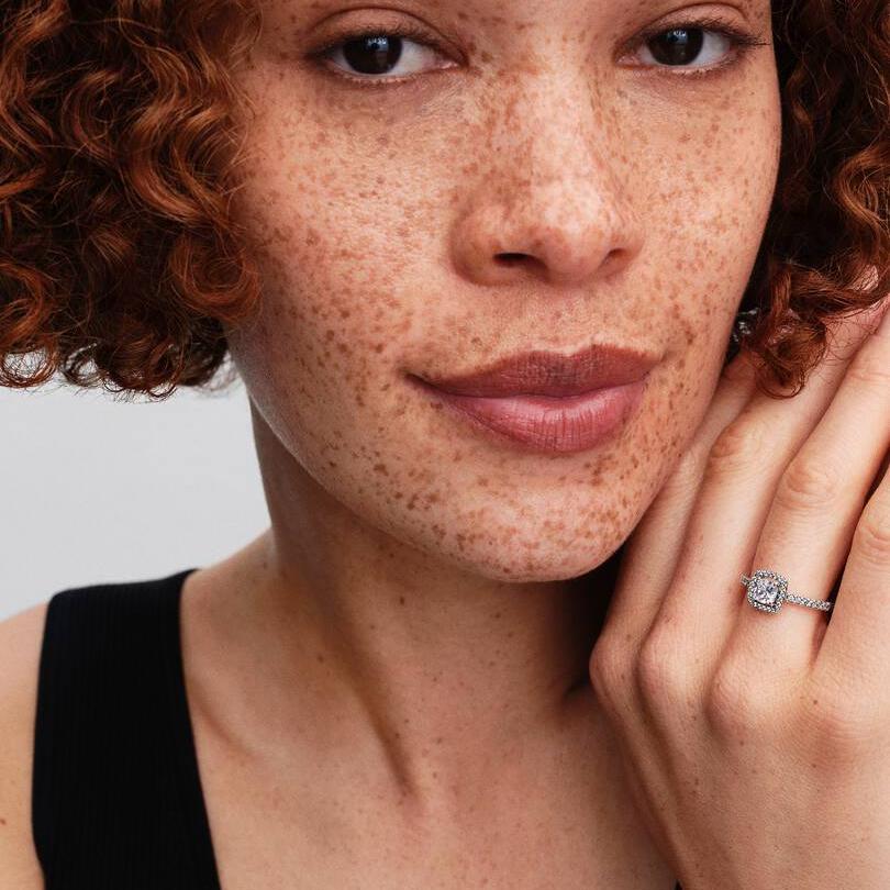 Anello Pandora Punto Luce Quadrato Pavè 193555C02