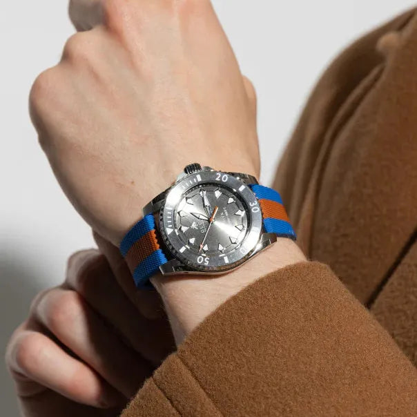 Gucci Dive Watch YA136352 Automatic Swiss Made Blue and Orange