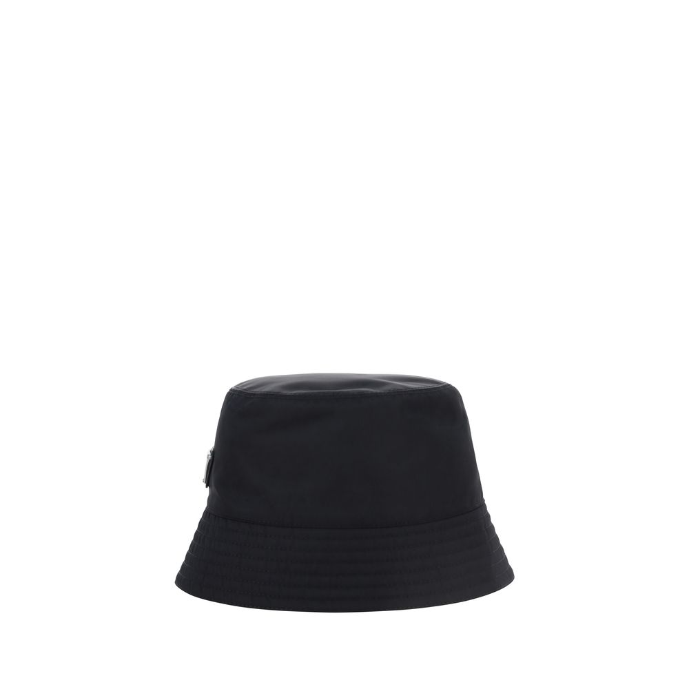 Prada Cappello da Pescatore Re-Nylon Nero Logo Triangolo SS26