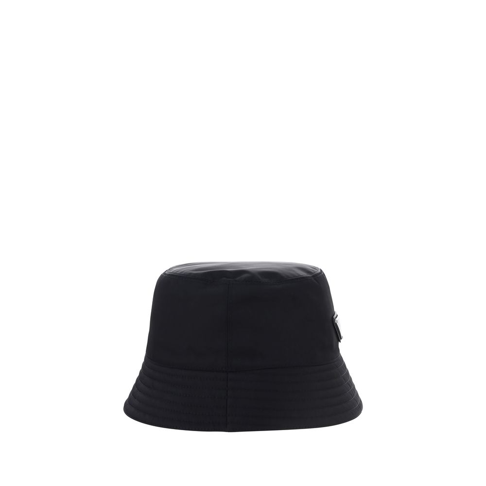 Prada Cappello da Pescatore Re-Nylon Nero Logo Triangolo SS26