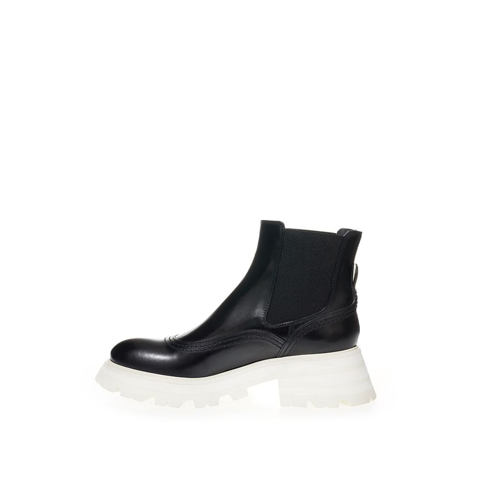 Alexander McQueen Chelsea Boot in Pelle Spazzolata Suola Bianca a Contrasto