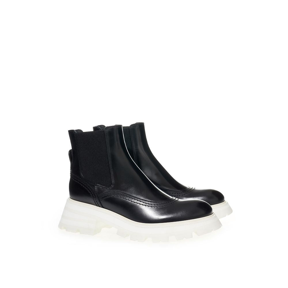 Alexander McQueen Chelsea Boot in Pelle Spazzolata Suola Bianca a Contrasto
