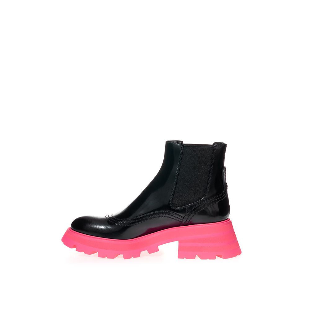Alexander McQueen Chelsea Boot in Pelle Spazzolata Suola Fluo Rosa
