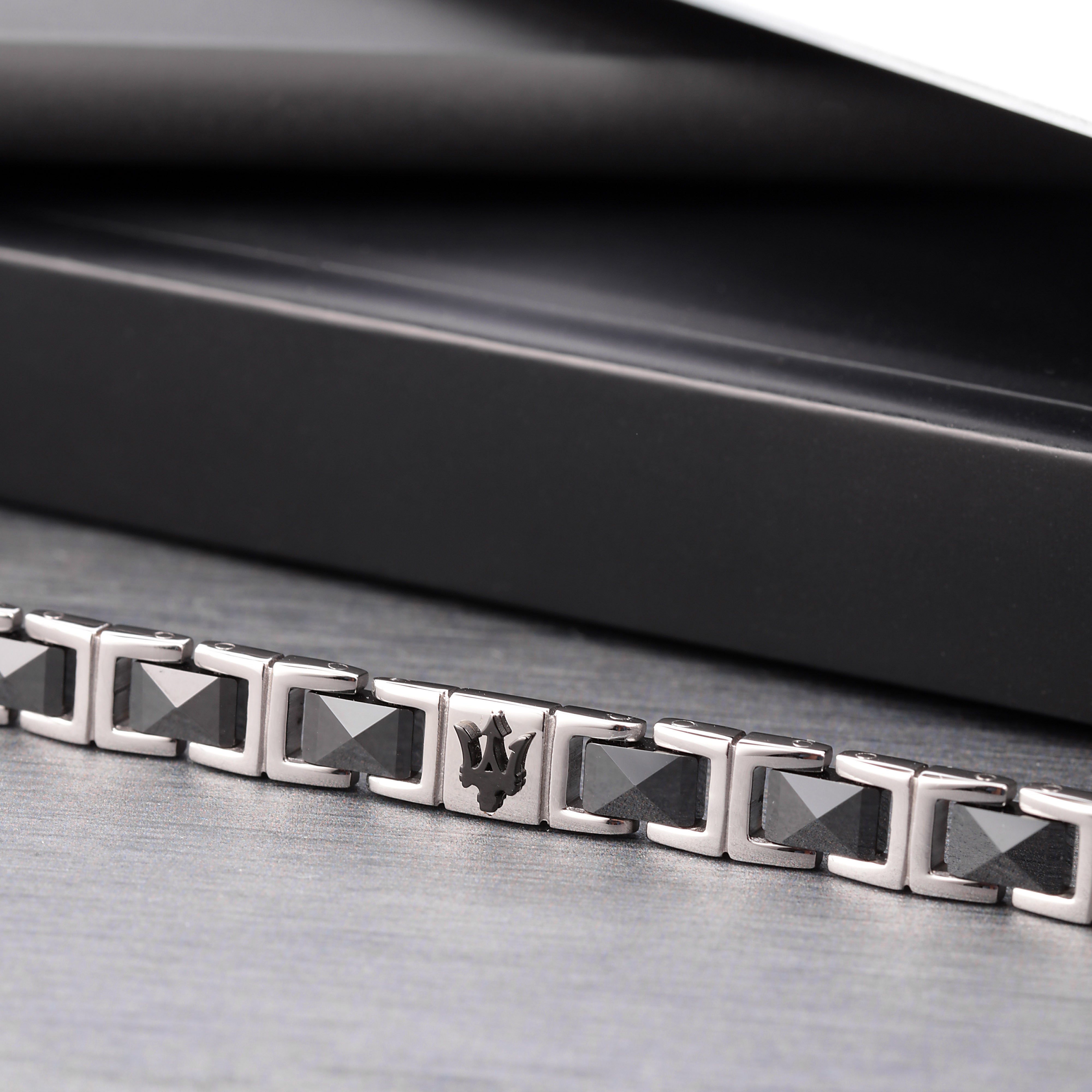 Maserati Ceramic Men's Bracelet Jm420Ati07