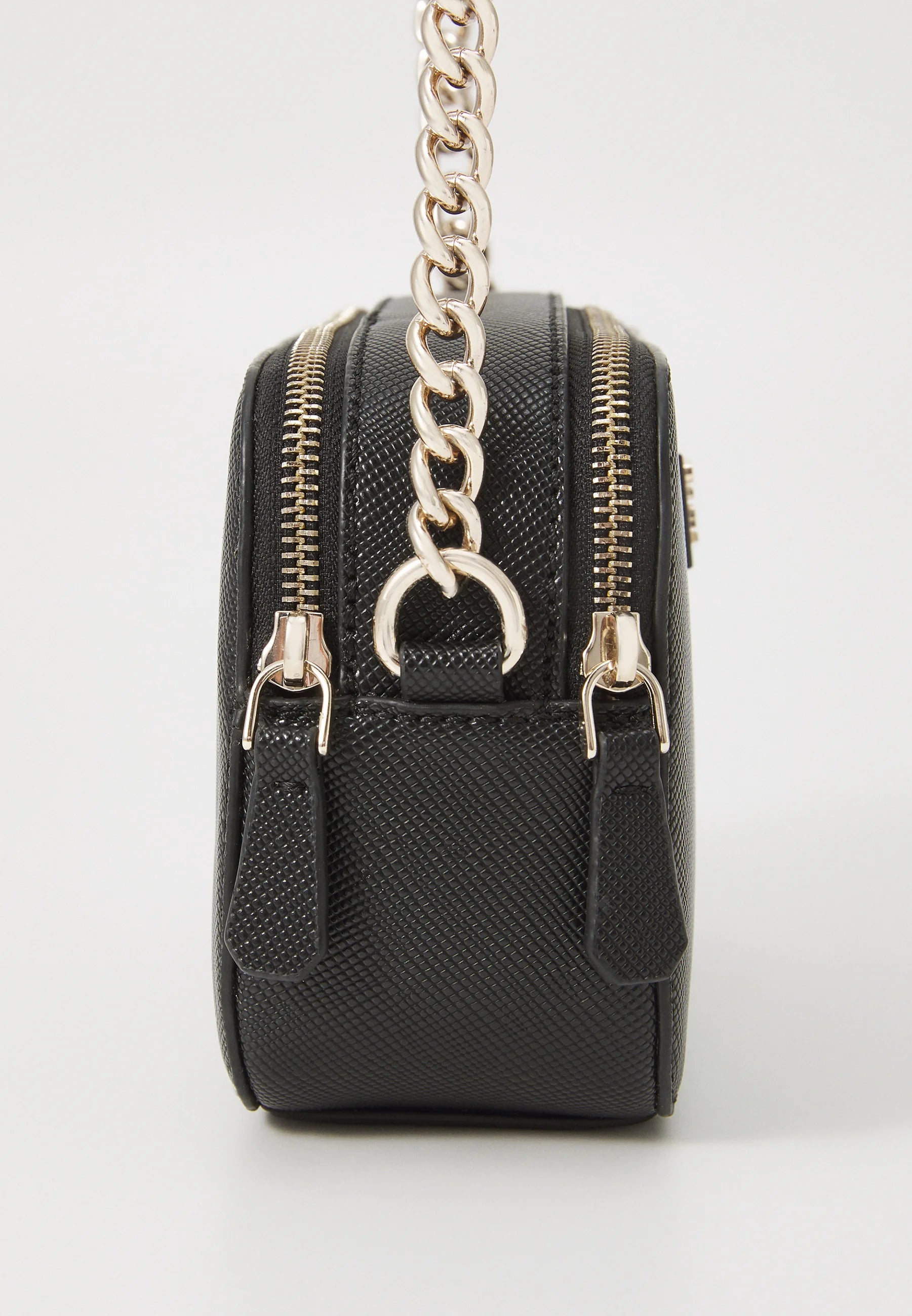 Borsa Crossbody Guess Noelle Camera in Poliuretano Nero