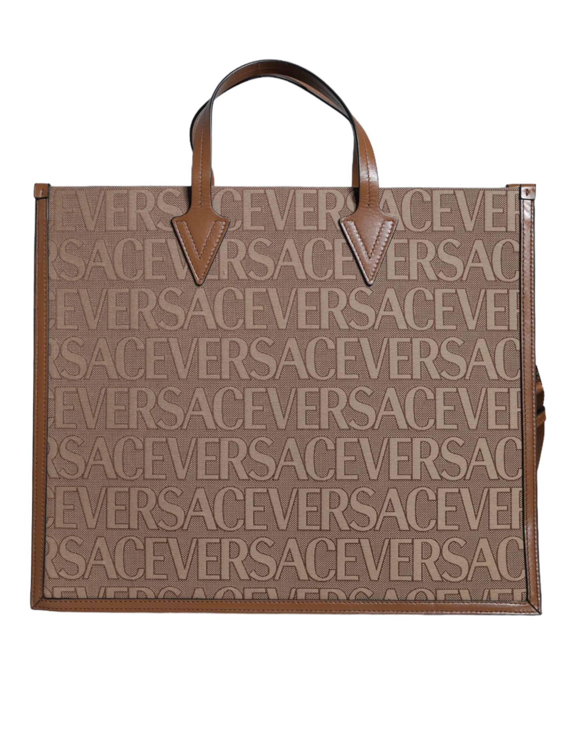 Borsa Tote Maxi Versace in Jacquard Marrone, Dettagli in Pelle e Tracolla 130cm