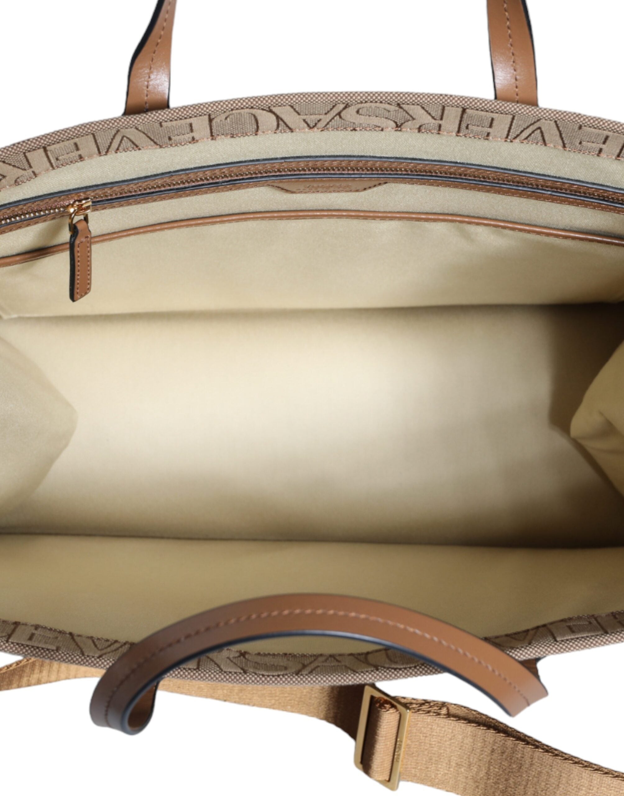 Borsa Tote Maxi Versace in Jacquard Marrone, Dettagli in Pelle e Tracolla 130cm