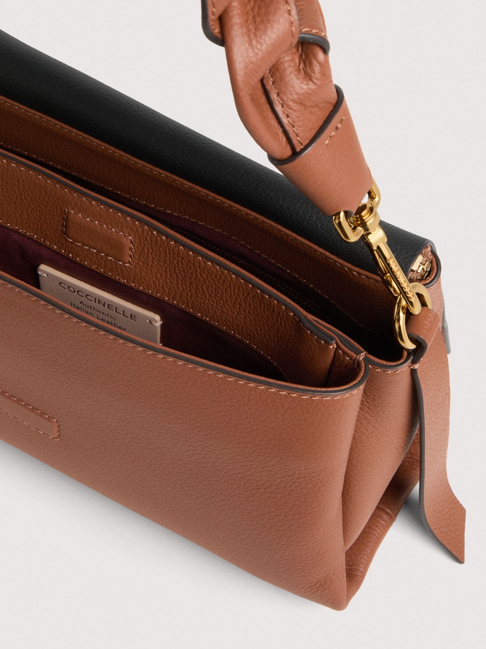 Borsa a Spalla Coccinelle Bohème in Pelle con Manico Intrecciato