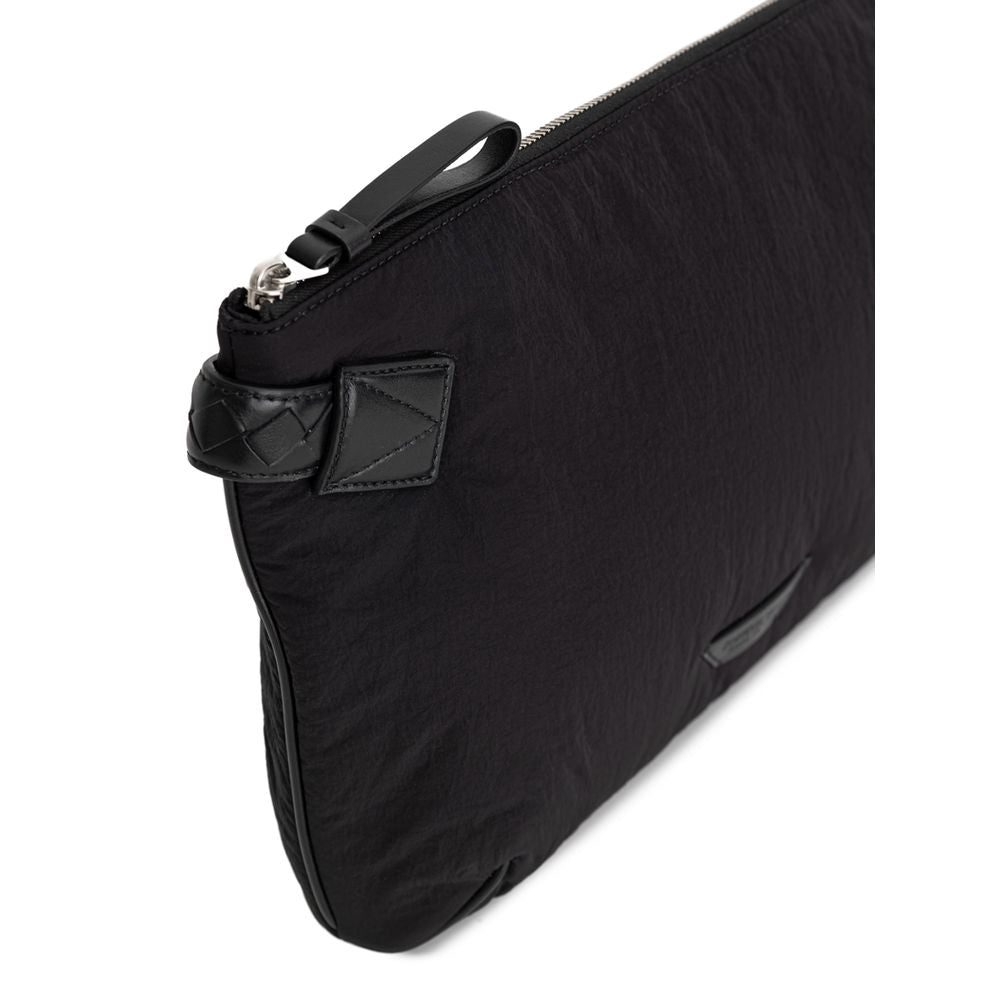 Bottega Veneta Clutch Light Paper Nera in Nylon Imbottito e Pelle