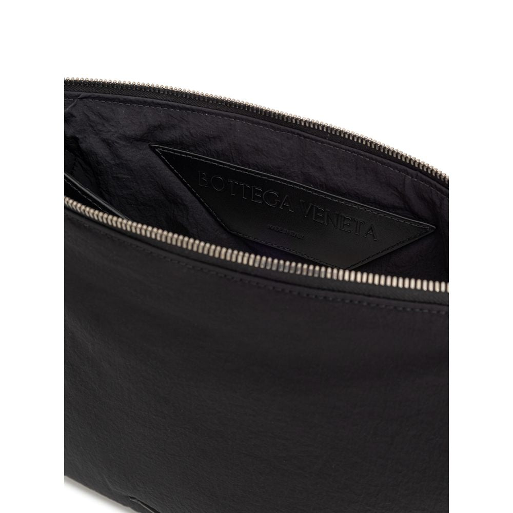 Bottega Veneta Clutch Light Paper Nera in Nylon Imbottito e Pelle