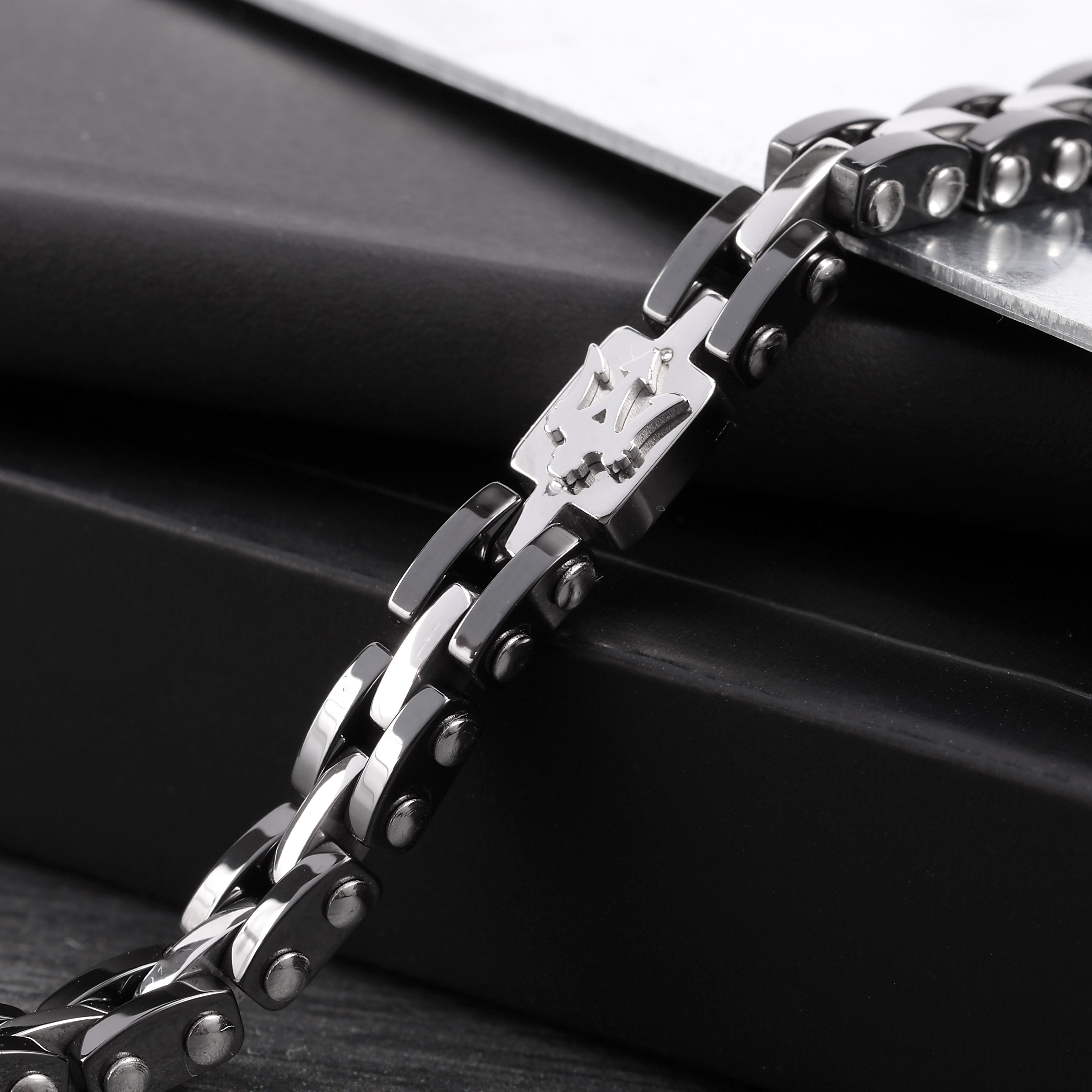 Maserati Ceramic Men's Bracelet Jm420Ati02