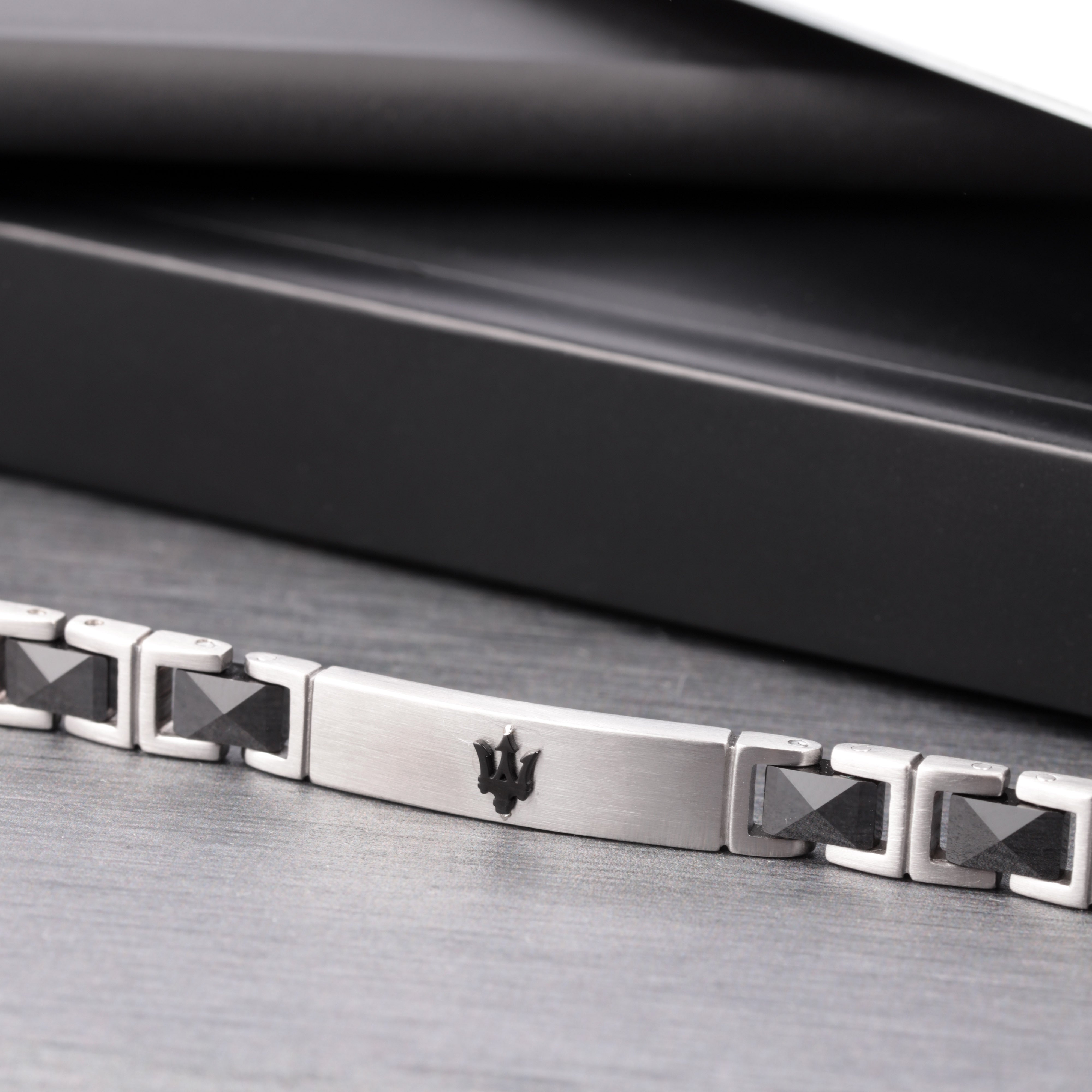 Maserati Ceramic Men's Bracelet Jm420Ati06