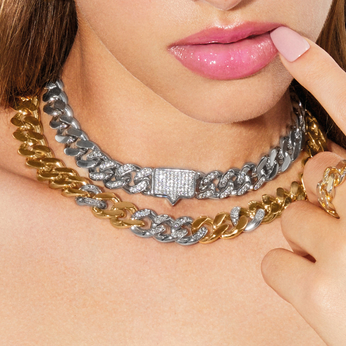 CHIARA FERRAGNI BOSSY CHAIN ​​NECKLACE J19AUW13