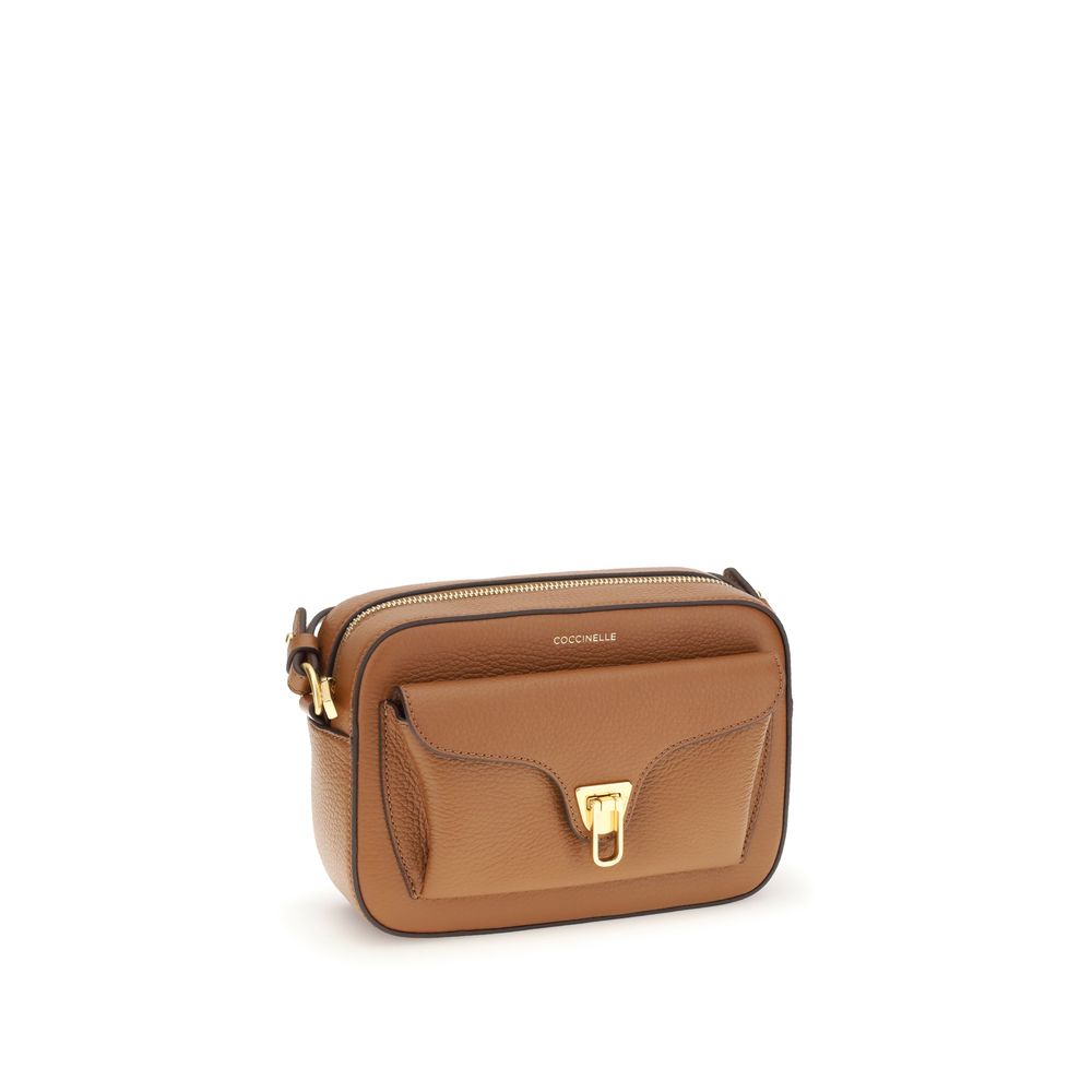 Camera Bag Coccinelle Beat in Pelle con Chiusura a Plettro Colore Cognac