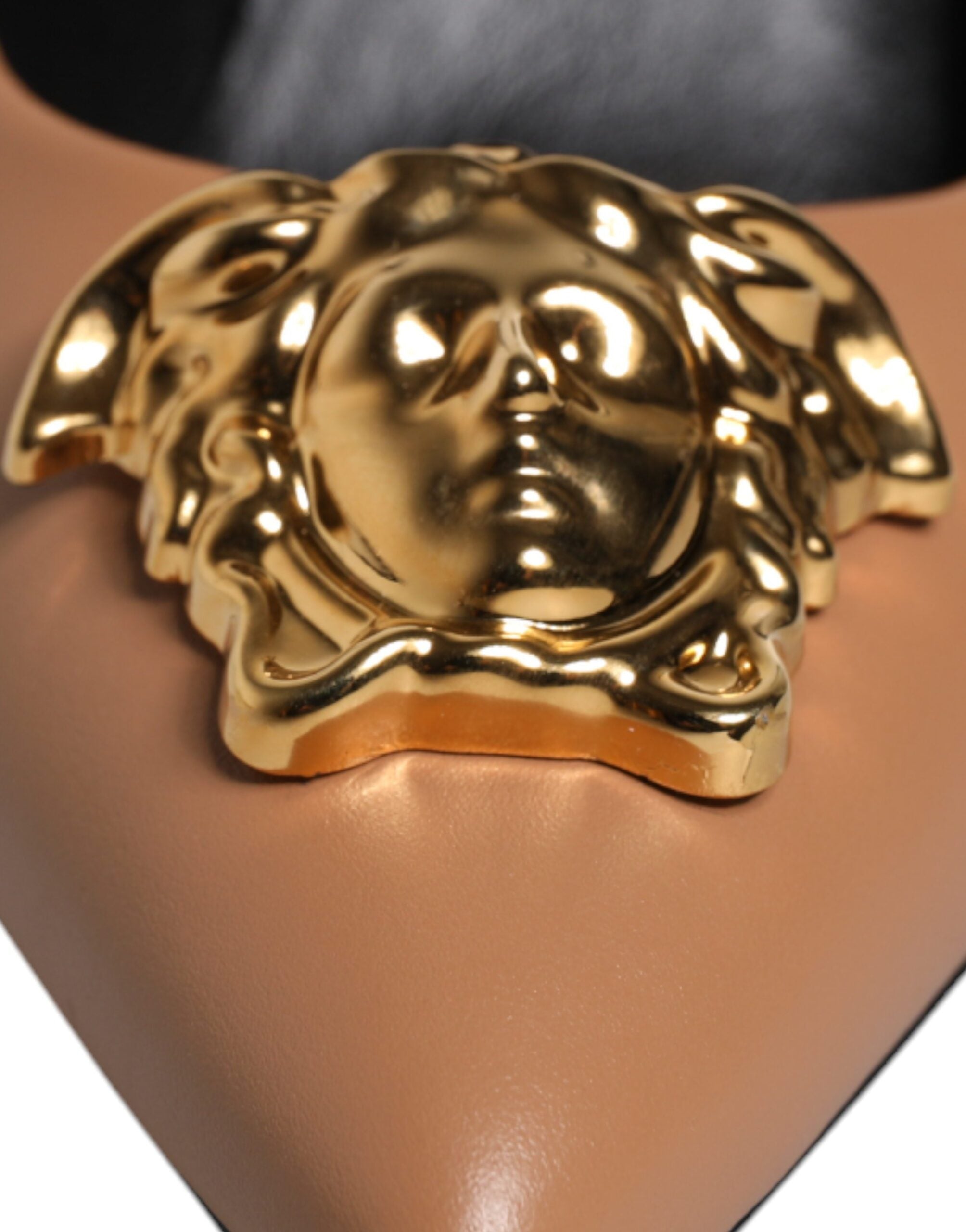 Décolleté Versace Tacco Alto in Pelle Marrone, Placca Logo Gold