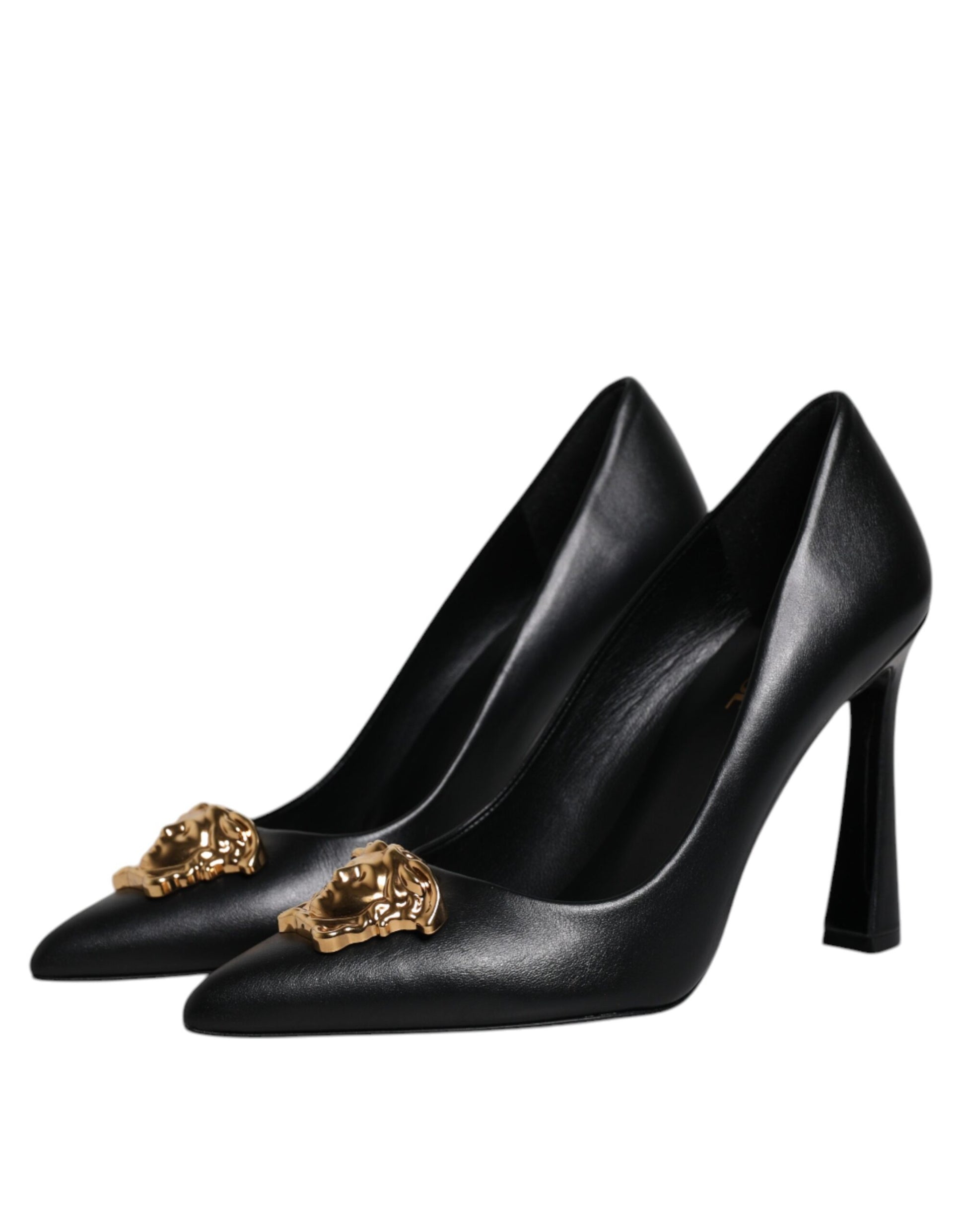 Décolleté Versace Tacco Alto in Pelle Nera, Placca Logo Gold