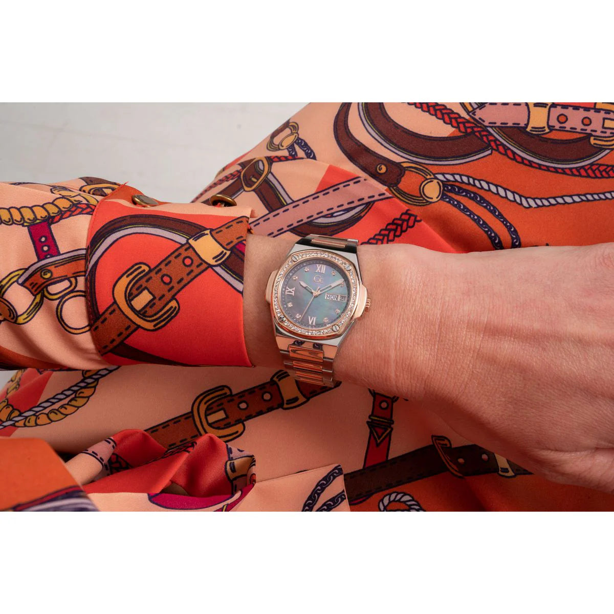 Orologio Guess Coussin Shape Lady Y98001L5MF
