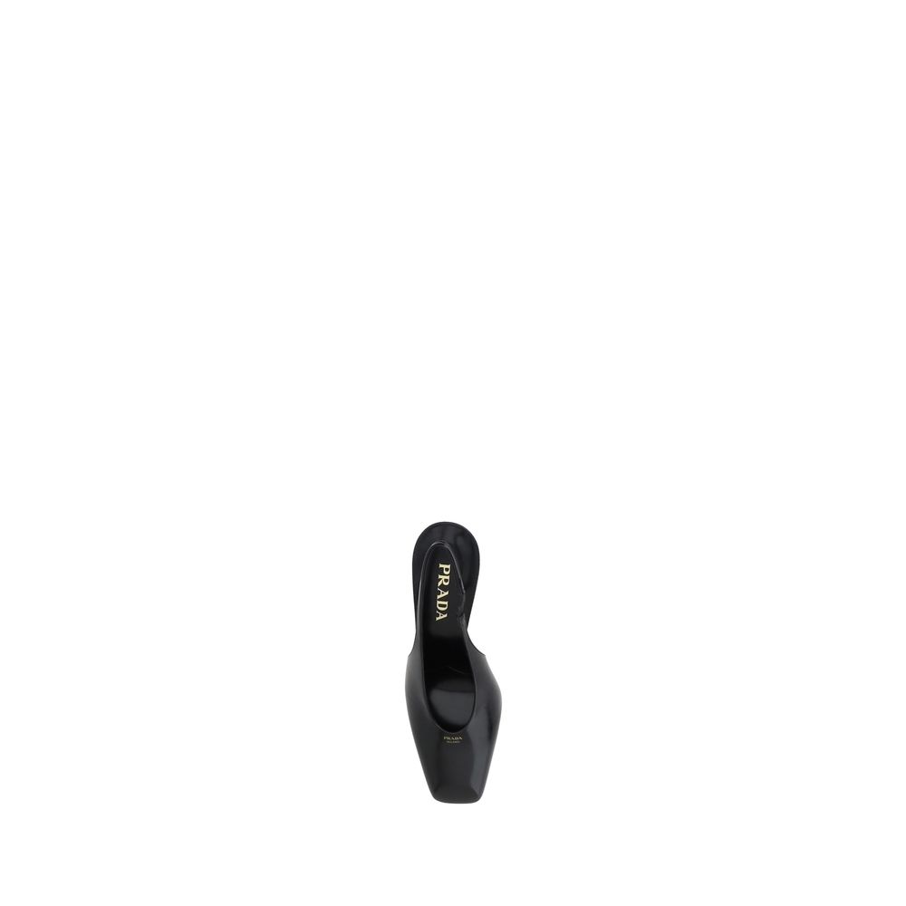 Prada Décolleté Nere in Pelle con Punta Quadrata e Slingback