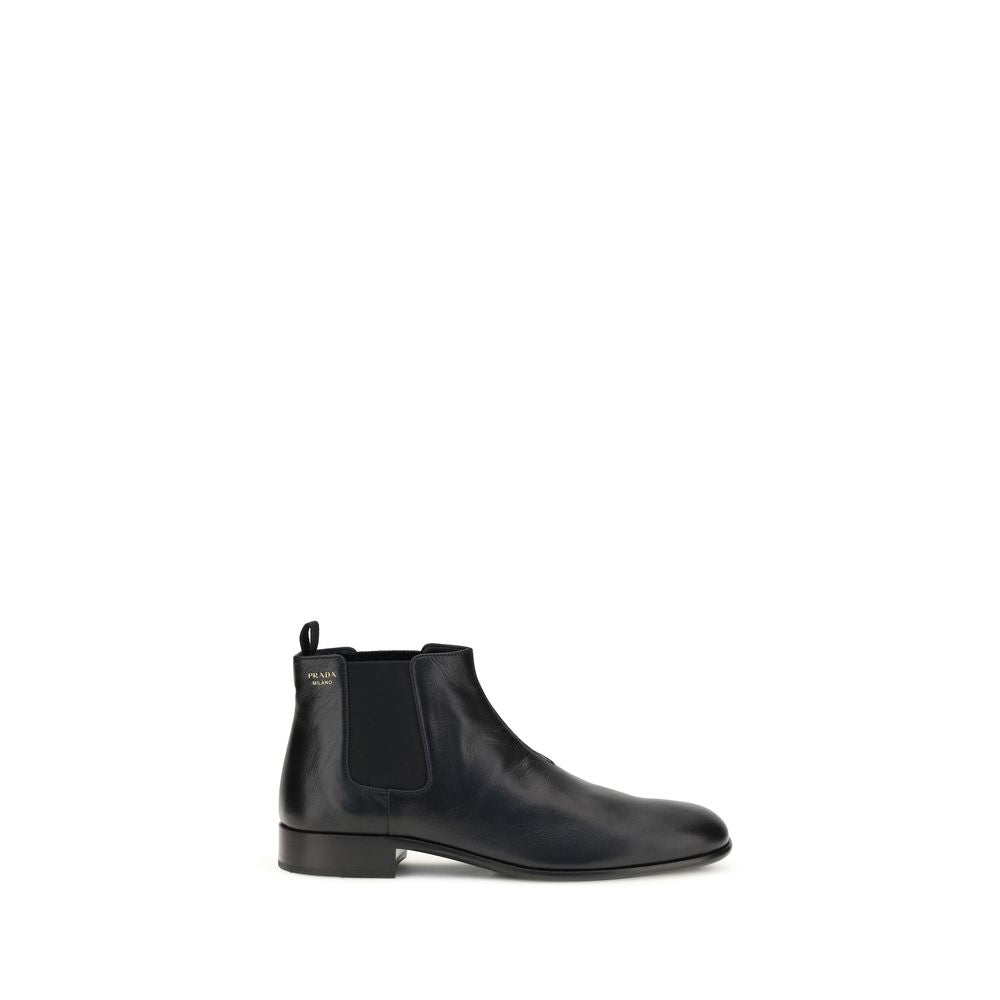 Prada Stivaletti Chelsea Neri in Pelle di Capra Logo Smaltato SS26