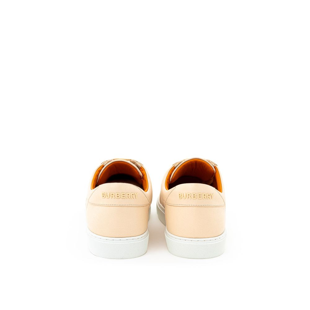 Sneakers Low Top Burberry in Pelle Rosa Cipria, Suola in Gomma Bianca