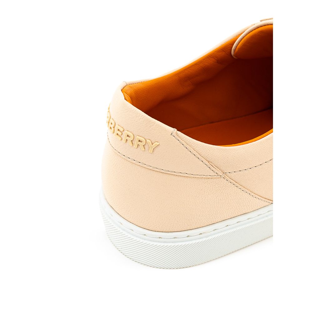 Sneakers Low Top Burberry in Pelle Rosa Cipria, Suola in Gomma Bianca