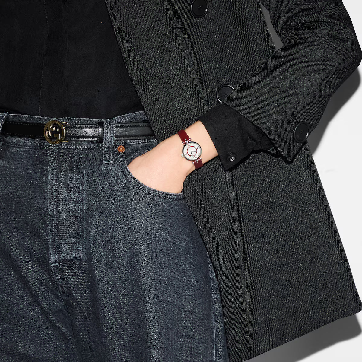 Gucci Watch Model 2000 YA167504 Red Leather Strap